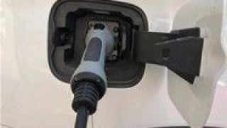撥款,電動車,歐元,轉型,千萬,威脅 法國擬撥款5千萬歐元 幫助受電動車轉型威脅的汽車工人