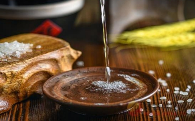 電鰻,并存,縮水,白酒,機(jī)遇,加劇 電鰻號(hào)｜白酒行業(yè)市值縮水，市場(chǎng)震蕩加劇 挑戰(zhàn)與機(jī)遇并存